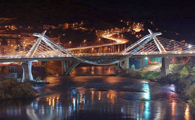 Foto de la noticia destacada (puente_del_milenio_noche.jpg)