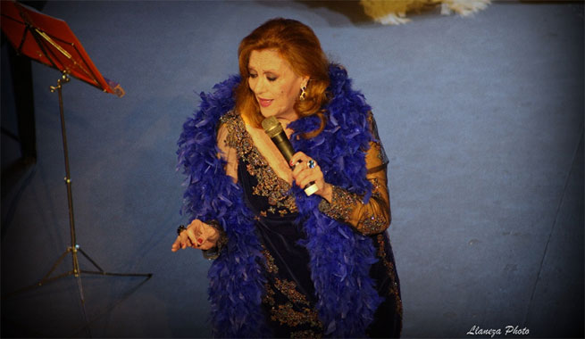 La cantante Olga Mara Ramos ofreci un concierto en Aranjuez