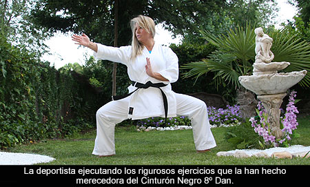 Marisa Rozalén Castillo logra el Cinturón Negro 8º Dan de Karate