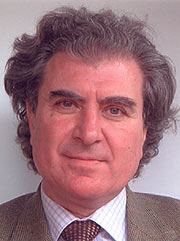 César Antonio Molina