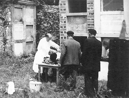 Autopsia no cemiterio de Veán na Pastoriza en 1961
