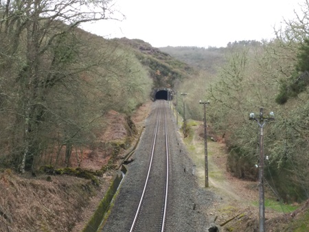 Pingas de orballo: Túnel sen curva