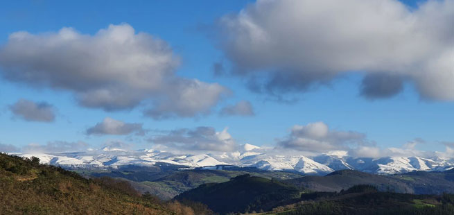 Paisajes Nevados de Os Ancares lucenses, A Hermida y Serra do Calamouco, entornos orográficos de Quintá de Cancelada y ruta del río Donsal