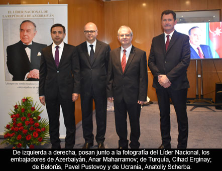 La embajada de Azerbaiyán en España conmemora el 96 aniversario del Líder Nacional Heydar Aliyev 