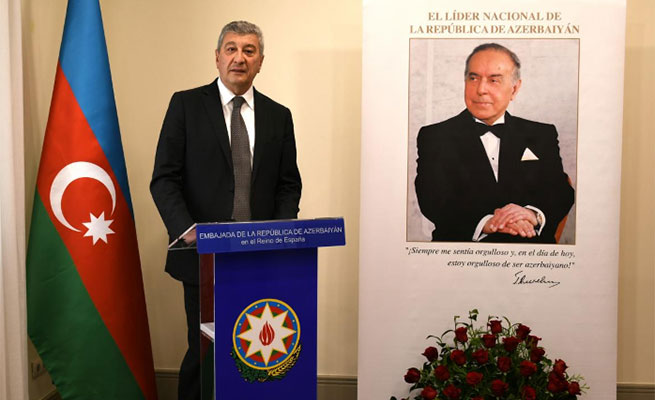 Un recuerdo Al Lder Nacional de Azerbaiyn Heydar Aliyev en el 99 aniversario de su nacimiento