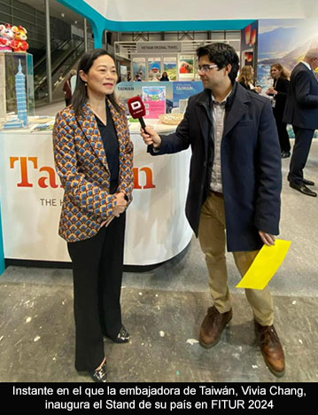 La embajadora Vivia Chang inaugura el stand de Taiwán en FITUR