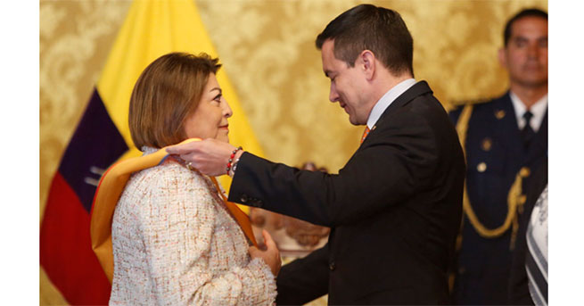 La Embajadora Wilma Andrade condecorada con la Orden Nacional al Mrito en el grado de Gran Cruz del Ecuador por su labor diplomtica en Espaa