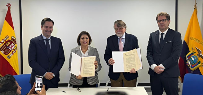 Ecuador y Formato Educativo suscriben un Convenio de 2200 becas para la comunidad ecuatoriana residente en Espaa