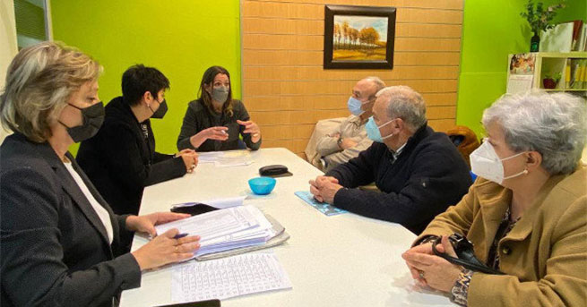 Cajeros en los centros sociales: un servicio al mayor o una colaboracin con los bancos?