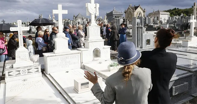 Teatro en el cementerio (en el nuevo auditorio no, que sigue cerrado)