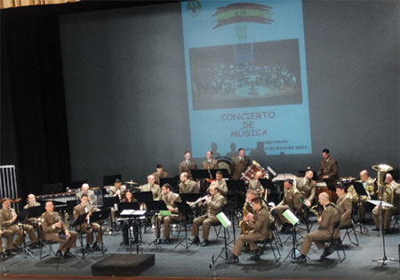 Magno concierto en el colón por la banda militar