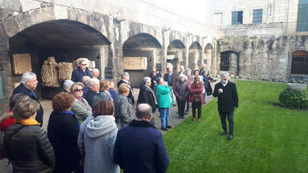 UNED Senior de Xestoso Visita el Castillo de San Antón