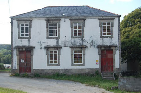 A lareira de soos pedir a restauracin Escola Habaneira dos Vilares