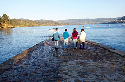 O porto de Redes na ría de Ares