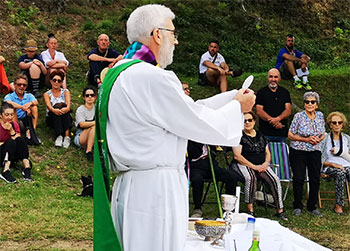 Invocar a Deus na reparación da estrada da Xunta en Momán, Xermade.