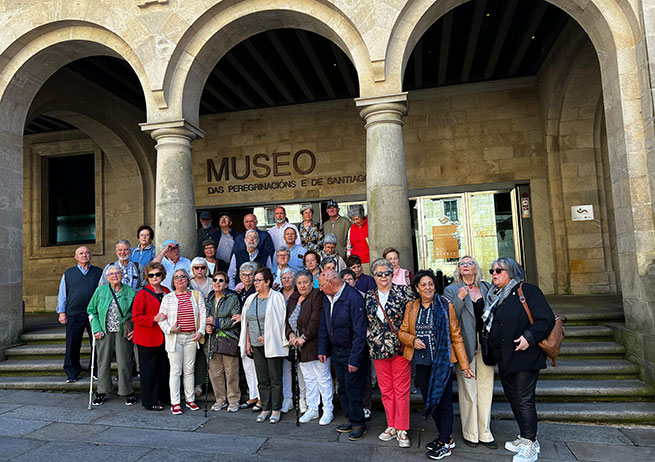 Finaliza el curso 2024/2025 de la UNED Senior Coruña visitando Santiago