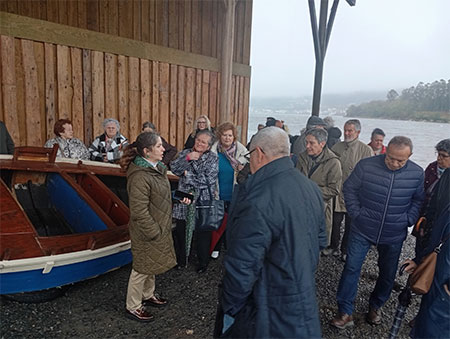 El alcalde de Serra de Outes recibe a la UNED Senior Coruña