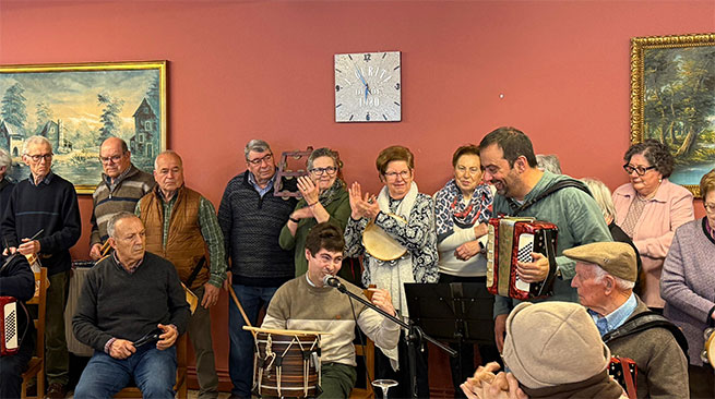 Paderne celebrou o Día da Muller con música, reivindicación e emoción na UNED
