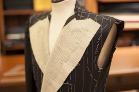 Primer traje bespoke producido por V. P. II