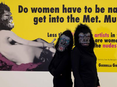 Guerrilla girls. Portfolio Compleat, 1985-2016 exponse no CGAC en Santiago.