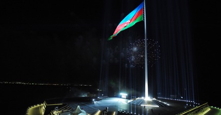 Azerbaiyán celebra el día de la república en el 102 aniversario de la primera República parlamentaria del mundo islámico: La República Democrática de Azerbaiyán