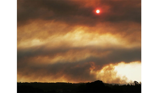 Y el humo tap el sol