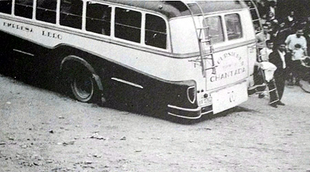 Un coche da Empresa Ledo de Chantada fixo cambiar o recorrido de Franco a seu paso por Sarria en 1960