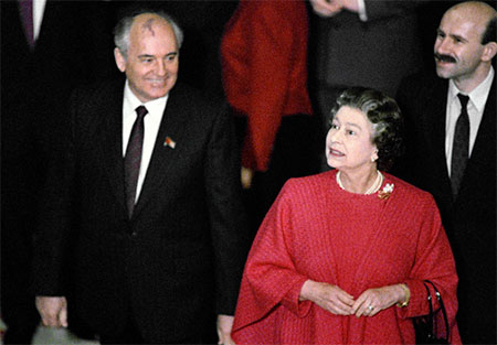 Gorbachov e Isabel II: Poder real y poder moral