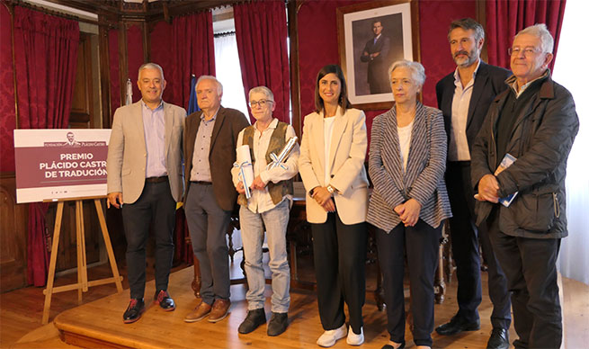 María Alonso Seisdedos recolleu en Vilagarcía o Premio Plácido Castro de Tradución 